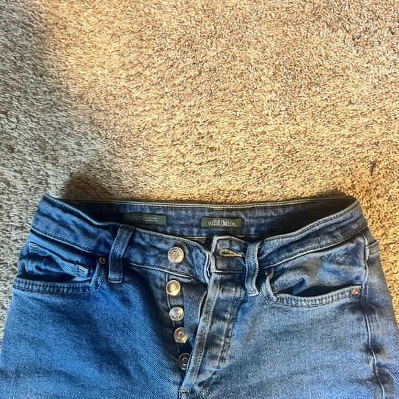 Medium wash Wild Fable jeans! size 0, good condition - Picture 2 of 2